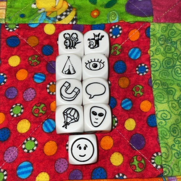 Rory's Story Cubes with Orange Pouch - Picture 3 of 6